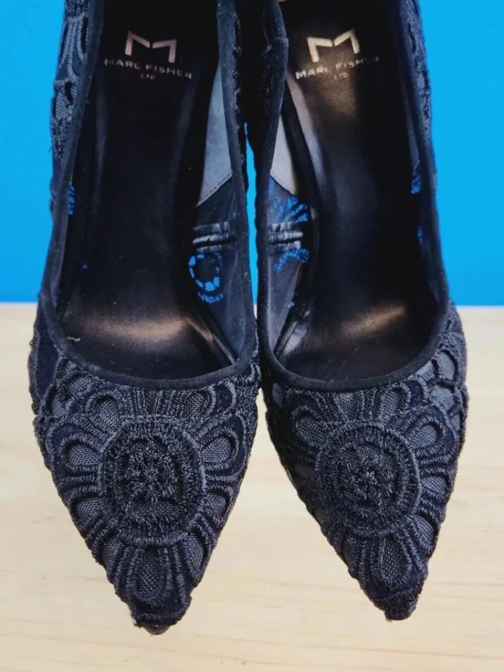 Marc Fisher LTD Black Velvet Floral Embroidered Pointed Toe Pumps Womens Sz 6.5